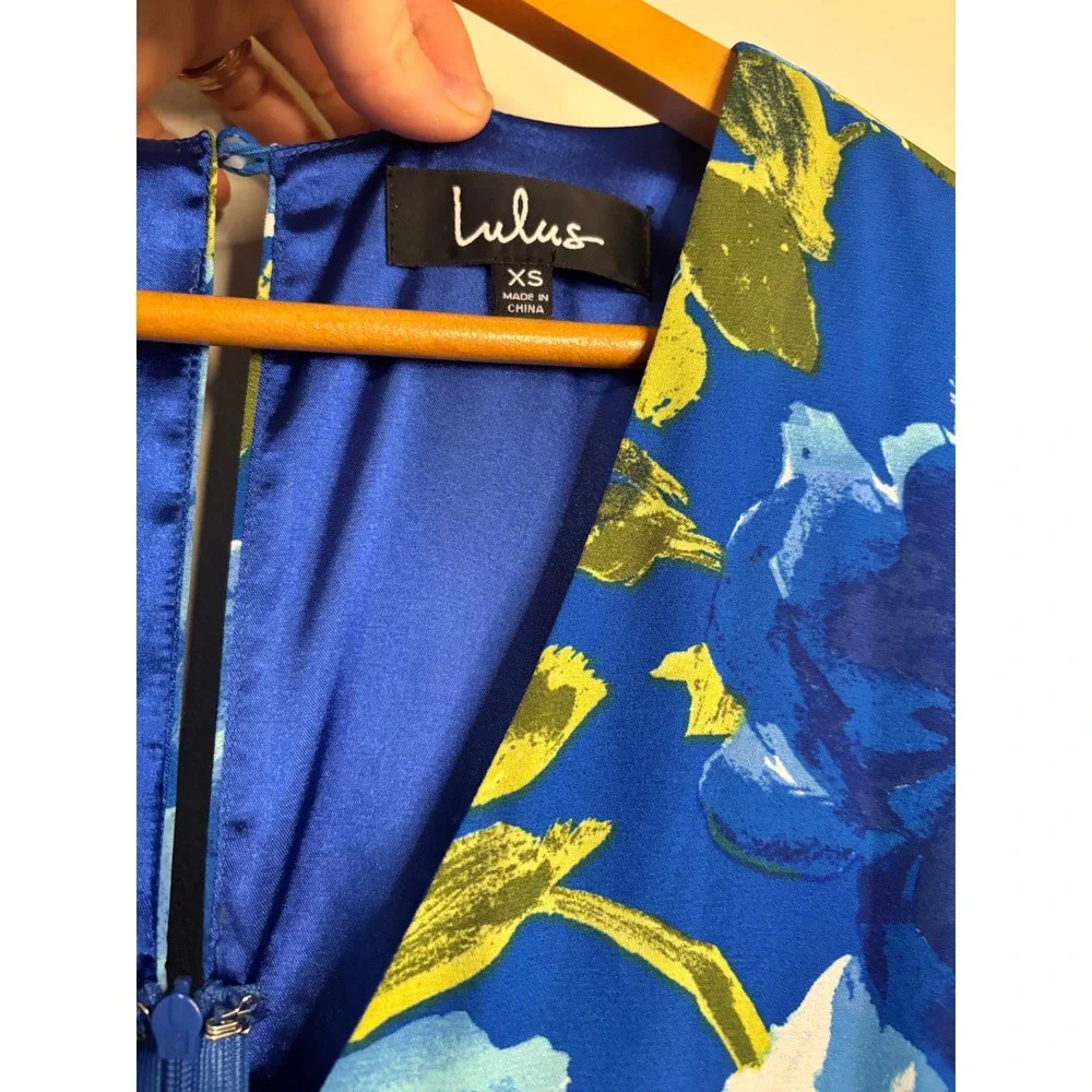 Lulus Blue Floral Maxi Dress Long Sleeve V Neck Front Slit NWT XS - Picture 2 of 6